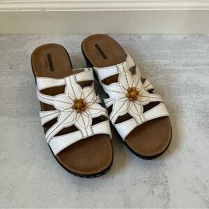 Clarks Collection Slip On Sandals 9 White Leather Beaded NEW